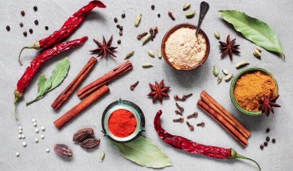 🌿 مواد طبیعی و گیاهی مؤثر برای زیبایی پوست و مو